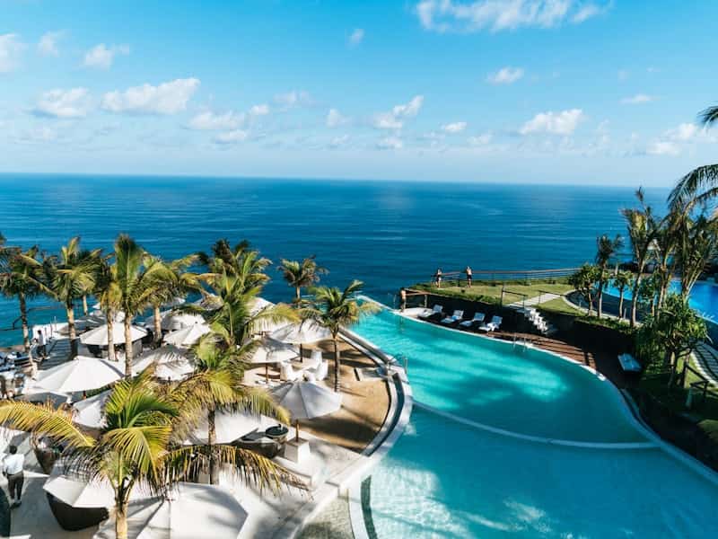 Clifftop infinity pool looking out over the open ocean
